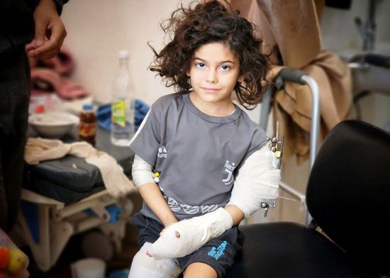 طفلة فلسطينية نظرة أمل لوقف العدوان على غزة