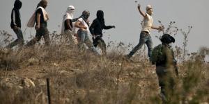 إصابة ثلاثة فلسطينيين برصاص مستوطنين في قرية المنيا