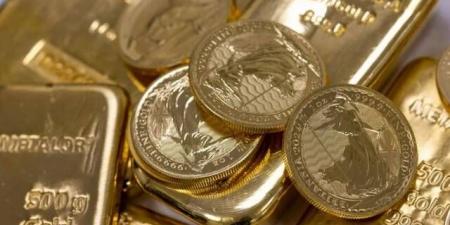 الذهب يلامس ذروة قياسية جديدة وسط إقبال على الملاذ الآمن