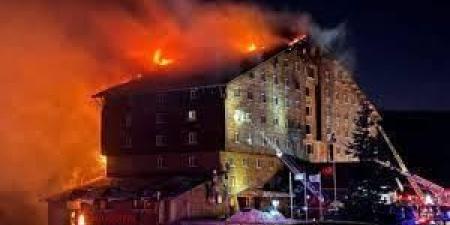 السجن المؤبد لـ 11 شخصاً في تركيا على خلفية حريق أوقع 78 قتيلاً