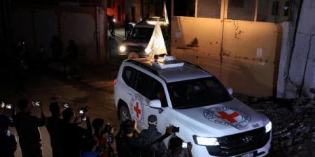 إسرائيل تتسلّم جثث ثلاثة محتجزين من الصليب الأحمر