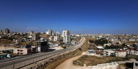 محافظة القدس: الاحتلال يوزع 40 إخطارا بالهدم ووقف البناء في واد الحمص خلال يومين