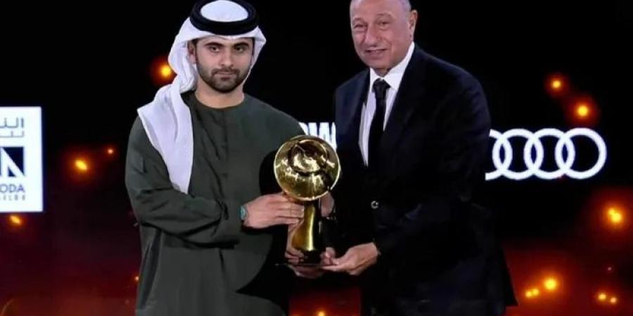 "حفل
      جلوب
      سوكر"
      الخطيب
      يتسلم
      جائزة
      أفضل
      نادٍ
      في
      الشرق
      الأوسط
      الفائز
      بها
      الأهلي