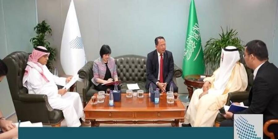 رئيس
      اتحاد
      الغرف
      يبحث
      فرص
      الاستثمار
      مع
      تايلند
      وتحضيرات
      زيارة
      الوفد
      السعودي