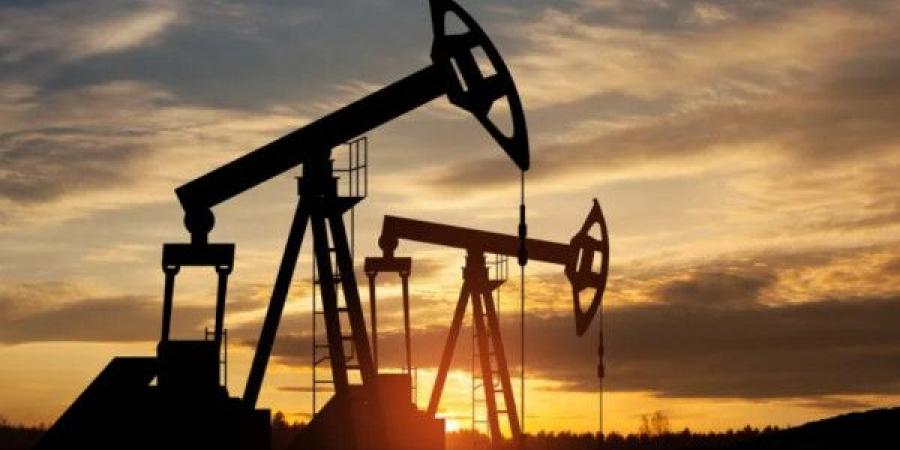 أسعار النفط تقفز 8% بعد الضربات الإسرائيلية على إيران