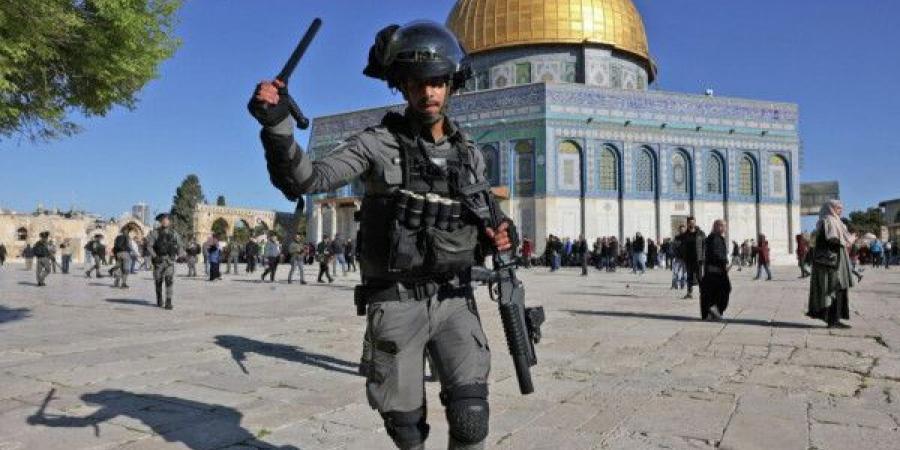 الاحتلال يواصل قمعه في القدس ويغلق المقدسات ويُصعّد القيود والحصار