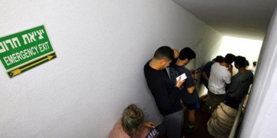 رسائل "مشبوهة" تُربك الإسرائيليين: "لا تذهبوا للملاجئ".. والجبهة الداخلية تحاول تهدئة الذعر