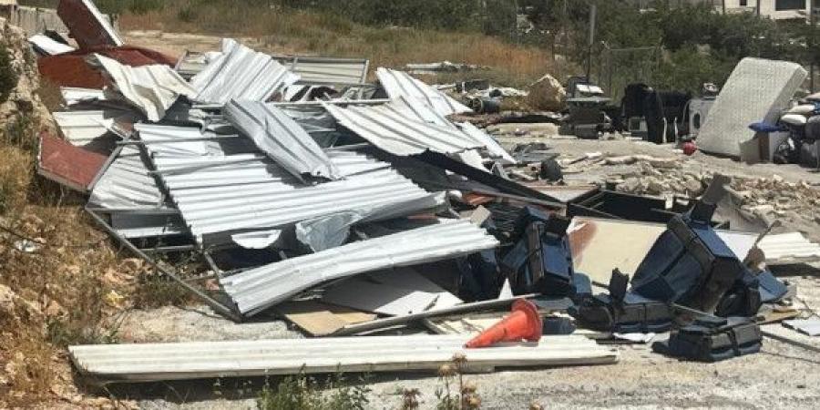 القدس: الاحتلال يهدم منزلاً في بيت حنينا ويجبر عائلة على هدم منزلها في سلوان