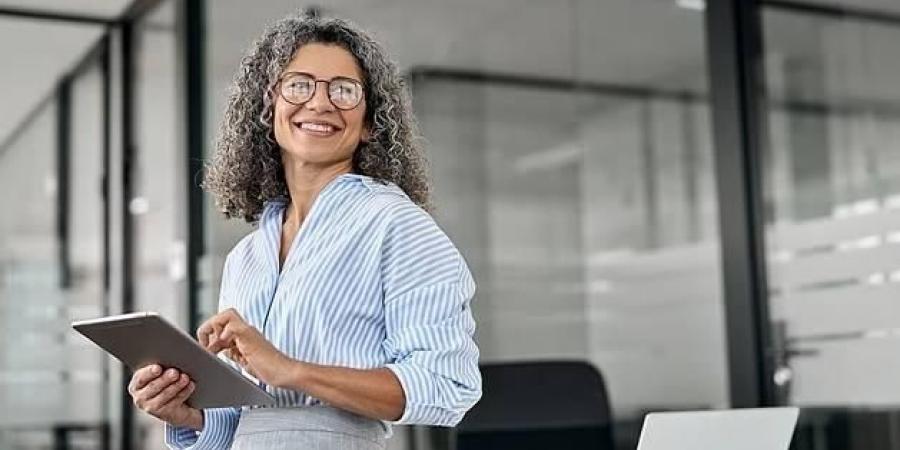 الإنسان يبلغ ذروة القدرات العقلية بين 55 و60 عاماً