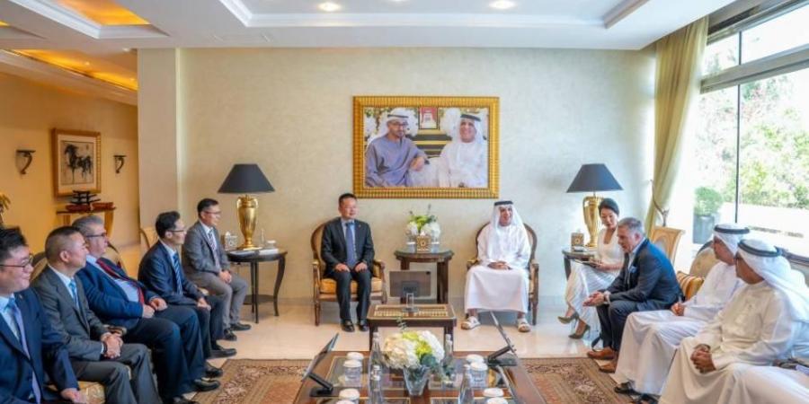 سعود بن صقر يشهد توقيع اتفاقية لإنشاء مصنع للأعمدة الخرسانية في رأس الخيمة